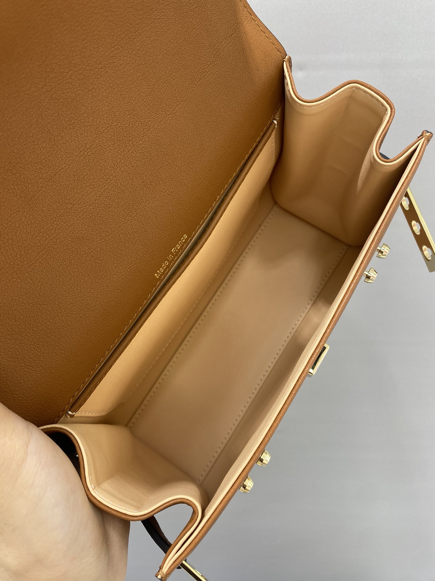 델보 톰페트 MM 샤리오뜨백